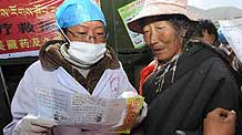 Local residents consults at a spot of a Tibetan medicine hospital in the quake-hit Yushu Tibetan Autonomous Prefecture of northwest China's Qinghai Province, April 19, 2010.