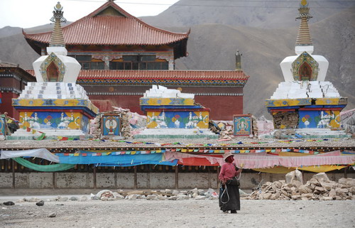 The post-quake scene of a ruined temple in Gyegu township of Yushu County, northwest China&apos;s Qinghai Province on April 19, 2010.
