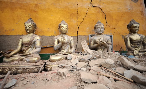 Buddhism statues dug out from the rubble in Gyegu township of Yushu County, northwest China&apos;s Qinghai Province on April 19, 2010.