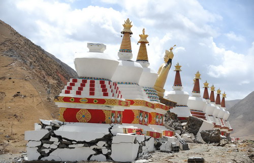 Collapsing temple constructions in Gyegu township of Yushu County, northwest China&apos;s Qinghai Province on April 19, 2010.