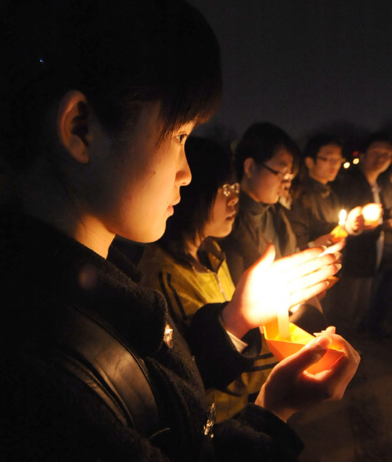 Students at Nankai University in Tianjin municipality hold a candlelight vigil in memory of Yushu earthquake victims on Tuesday, April 20, 2010. 