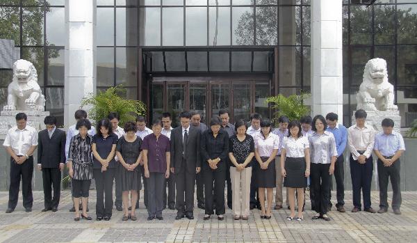 Staff members of Chinese Embassy in Sri Lanka attend a mourning ceremony in honor of victims of the earthquake that hit Yushu of northwest China's Qinghai Province, in Colombo, capital of Sri Lanka, April 21, 2010. 