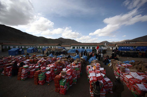 Relief supplies, including instant noodle and mineral water, are delivered to villagers in Longbao county, Qinghai Province, April 22, 2010. 