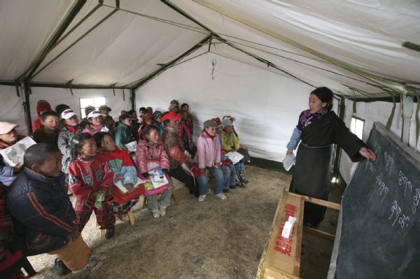 Local kids have classes at a tent school in Longbao Town of the quake-hit Tibetan Autonomous Prefecture of Yushu, northwest China's Qinghai Province, April 22, 2010.