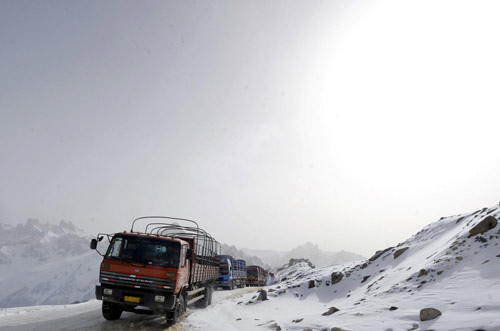Heavy loaded trucks are stranded by snow near Que'er mount at the north section of the Sichuan-Tibet road on April 25, 2010. 