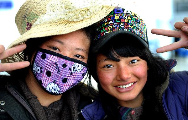 Orphans pose for a photo at Yushu Airport before departing for Xining April 26, 2010. 