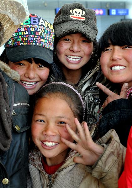 Orphans pose for a photo at Yushu Airport before departing for Xining April 26, 2010.