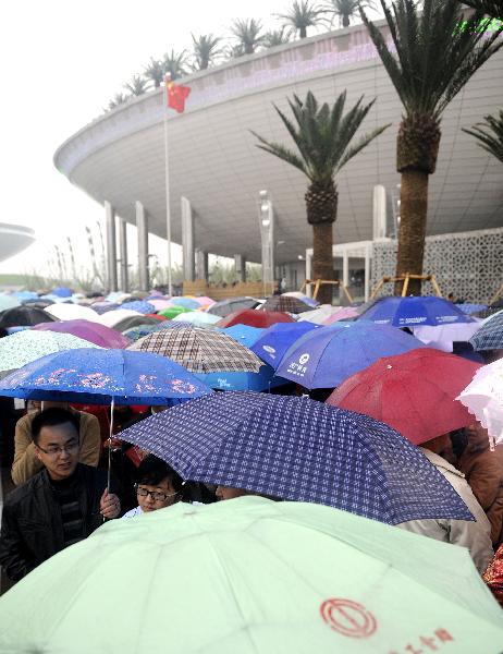 People queue to visit the Saudi Arabia pavilion in the World Expo Park in Shanghai, east China, April 26, 2010. 