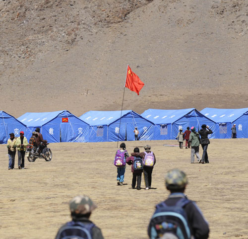 Students walk to classrooms set up in a temporary settlement in Tibet autonomous prefecture of Yushu, Qinghai Province, April 27, 2010. 