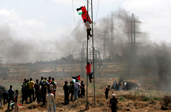 Palestinian protesters hold a demonstration against the Israeli no-go zone on the eastern outskirts of Gaza city on April 28, 2010. 