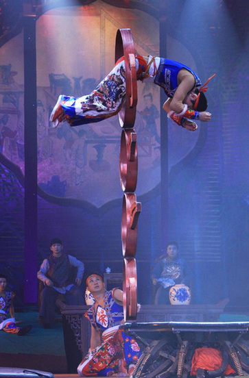 Acrobatic Cha performance attracts visitors at Expo