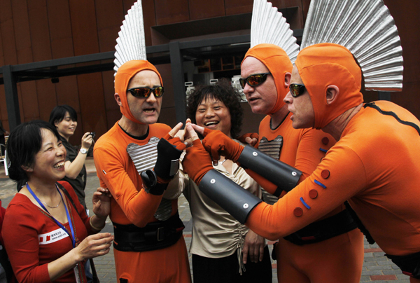 Actors from Australia play with tourists in the World Expo Park in Shanghai, east China, on May 5, 2010.