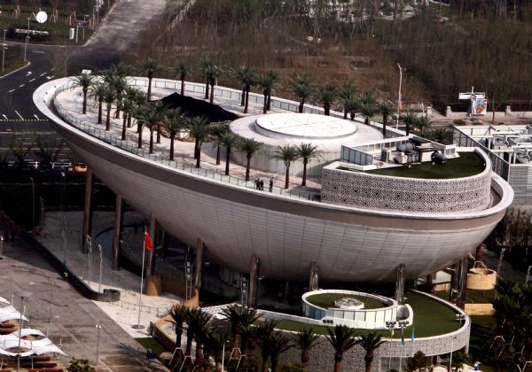 Photo taken on April 22, 2010 shows plants on the top of the Saudi Arab Pavilion in Shanghai Expo Park. The colour of green is prevailing inside the World Expo Park, which embodies the idea of low-carbon expo, and makes the park environment enjoyable.