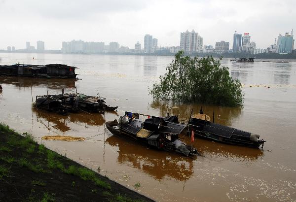 Photo taken on May 7, 2010 shows the water-level-rising Beijiang River in Qingcheng District in Qingyuan City, south China&apos;s Guangdong Province. Heavy rainstorm hit Guangdong Province from Wednesday has left six people dead and three others missing up to 1:00 PM local time on Friday and over 50,000 people have been transferred to safe places.