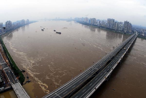 Photo taken on May 7, 2010 shows the water-level-rising Beijiang River in Qingcheng District in Qingyuan City, south China&apos;s Guangdong Province. Heavy rainstorm hit Guangdong Province from Wednesday has left six people dead and three others missing up to 1:00 PM local time on Friday and over 50,000 people have been transferred to safe places.