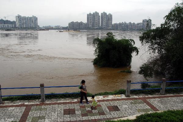 Photo taken on May 7, 2010 shows the water-level-rising Beijiang River in Qingcheng District in Qingyuan City, south China&apos;s Guangdong Province. Heavy rainstorm hit Guangdong Province from Wednesday has left six people dead and three others missing up to 1:00 PM local time on Friday and over 50,000 people have been transferred to safe places.