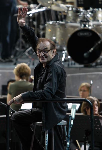 Maestro Charles Dutoit conducts the Philadelphia Orchestra during a rehearsal at the Expo Cultural Center in Shanghai, east China, May 7, 2010. The Philadelphia Orchestra will stage a performance at the Expo Cultural Center Friday night.