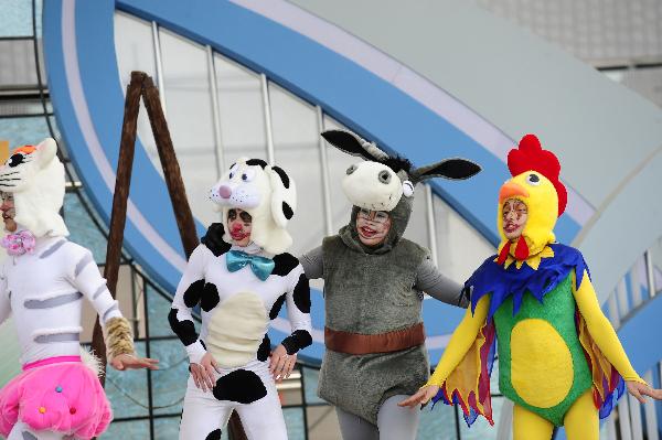 Members of the Dalian acrobatic troupe perform German fairy tale &apos;Bremer Stadtmusikanten&apos; (Bremen&apos;s city musicians) in the Bremen Pavilion at the 2010 World Expo in Shanghai, east China, May 7, 2010.