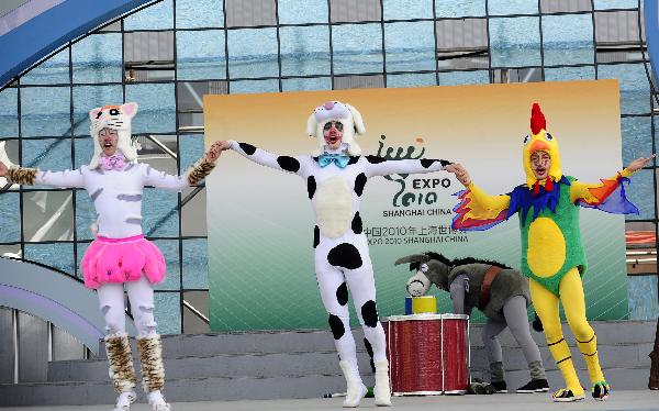 Members of the Dalian acrobatic troupe perform German fairy tale &apos;Bremer Stadtmusikanten&apos; (Bremen&apos;s city musicians) in the Bremen Pavilion at the 2010 World Expo in Shanghai, east China, May 7, 2010. 