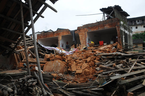 Photo taken on May 7, 2010 shows the collapsed houses in Xincun Village, Egong Town of Dingnan County in east China&apos;s Jiangxi Province. Seven people were dead and five were missing after floods and landslides wreaked havoc in Jiangxi over the past two days.