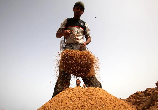 A Palestinian man filters sands to extract gravels in Beit Lahia town northern Gaza strip, on May 9, 2010. Israel&apos;s embargo on construction materials supply into Gaza has forced Palestinians to seek alternative sources.