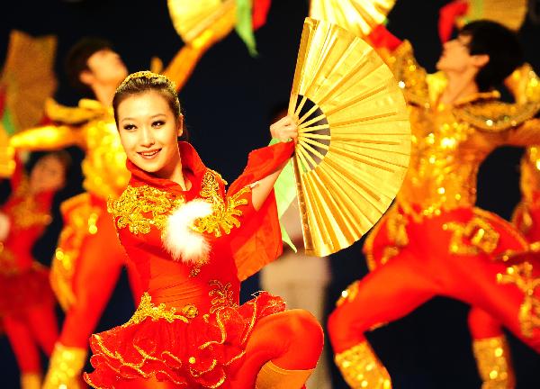 Tianjin actors and actresses perform during the 2010 Expo Tianjin Week at the 2010 World Expo in Shanghai, east China, May 9, 2010. 