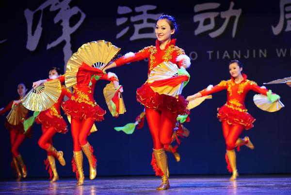 Tianjin actresses perform during the 2010 Expo Tianjin Week at the 2010 World Expo in Shanghai, east China, May 9, 2010.