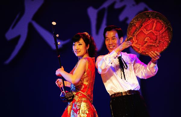 Tianjin actresses perform during the 2010 Expo Tianjin Week at the 2010 World Expo in Shanghai, east China, May 9, 2010.