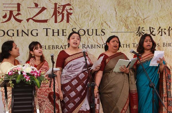 Members of Indian communities read the poetry of Indian Nobel laureate poet Rabindranath Tagore in India Pavilion at the World Expo park in Shanghai, east China, May 10, 2010.