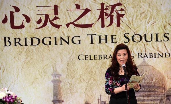 Artist Di Feifei reads a poetry of Indian Nobel laureate poet Rabindranath Tagore in India Pavilion at the World Expo park in Shanghai, east China, May 10, 2010.