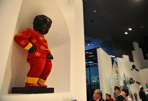 A chocolate sculpture of the peeing boy is on display at the Belgium Pavilion in the World Expo park in Shanghai, east China, May 16, 2010.