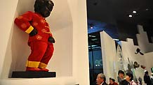 A chocolate sculpture of the peeing boy is on display at the Belgium Pavilion in the World Expo park in Shanghai, east China, May 16, 2010.