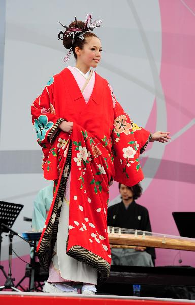A Japanese model presents a kimono at the Shanghai World Expo park on May 16, 2010. 
