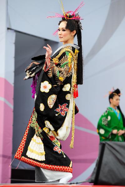 A Japanese model presents a kimono at the Shanghai World Expo park on May 16, 2010. 