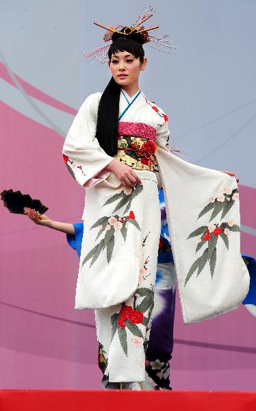 A Japanese model presents a kimono at the Shanghai World Expo park on May 16, 2010. 