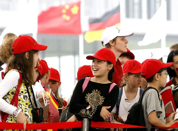 German and Chinese children take part in an activity marking the National Pavilion Day for Germany at the World Expo park in Shanghai, May 19, 2010.