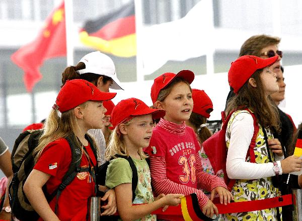 German and Chinese children take part in an activity marking the National Pavilion Day for Germany at the World Expo park in Shanghai, May 19, 2010.