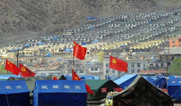 A temporary settlement is seen in Gyegu Town of quake-hit Yushu Tibetan Autonomous Prefecture in northwest China's Qinghai Province, May 19, 2010.
