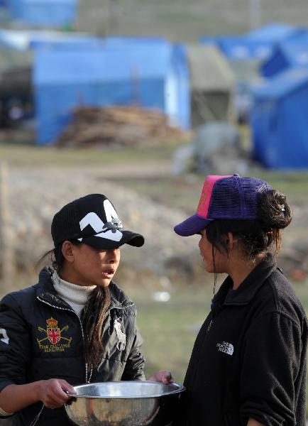 Girls chat at a temporary settlement in Gyegu Town of quake-hit Yushu Tibetan Autonomous Prefecture in northwest China's Qinghai Province, May 19, 2010.
