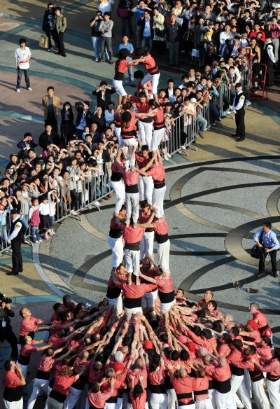 Performers from Spain stack themselves up during the Castell (means castle in Catalan) performance in the Nanjing Pedestrian Street of Shanghai, east China, May 23, 2010. The Castell performance, a traditional folk celebration in Catalonia of Spain, will also be shown in the Expo Park from May 24 to 30.