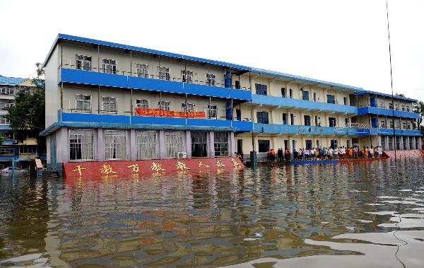 The school building of Laibin City Experimental Middle School is flooded in Laibin City, south China's Guangxi Zhuang Autonomous Region, June 1, 2010, due to the continuing severe rain and storm. 