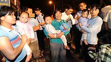 Trapped residents are relocated to safe places in Laibin, southwest China's Guangxi Zhuang Autonomous Region, on June 3, 2010.