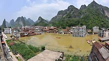 Relief supplies are transported by boats in Beigeng Township, Xincheng County, south China's Guangxi Zhuang Autonomous Region, June 3, 2010.