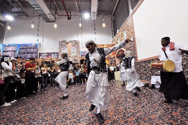 Yemeni performers dance along the drumbeat in Yemen Pavilion during the 2010 World Expo in Shanghai, east China, June 2, 2010. 