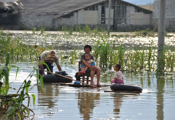 Residents sit on a raft in Chengjiang Town of Yao Autonomous County of Du&apos;an, southwest China&apos;s Guangxi Zhuang Autonomous Region, June 7, 2010.