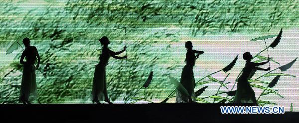 Performers from east China's Jiangsu Province perform dance in Shanghai, east China, June 17, 2010. The Jiangsu Week of the 2010 Shanghai World Expo ended here on Thursday. 