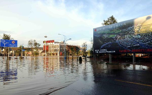 The flooded main road is pictured in Malong County of southwest China's Yunnan Province June 26, 2010.