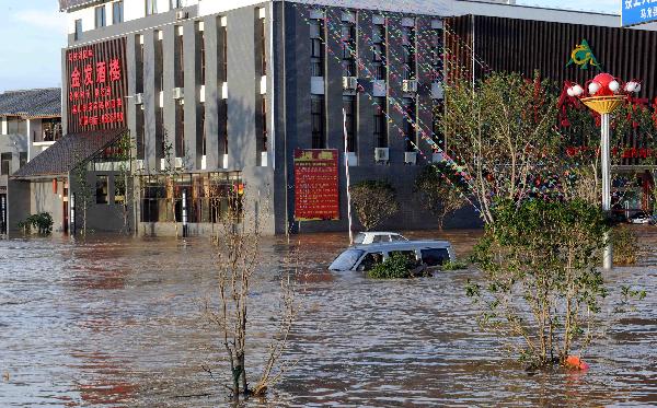 Vehicles submerged in floodwaters are pictured in Malong County of southwest China's Yunnan Province June 26, 2010. 