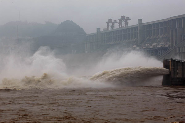 The Three Gorges Dam, sitting in the middle reach of the Yangtze River in Central China&apos;s Hubei province, on July 10 released water for the first time this year. [Xinhua]