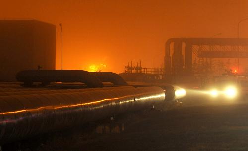 Blasts hit two oil pipelines in Dalian, a port city in northeast China's Liaoning province, July 16, 2010.[Xinhua] 